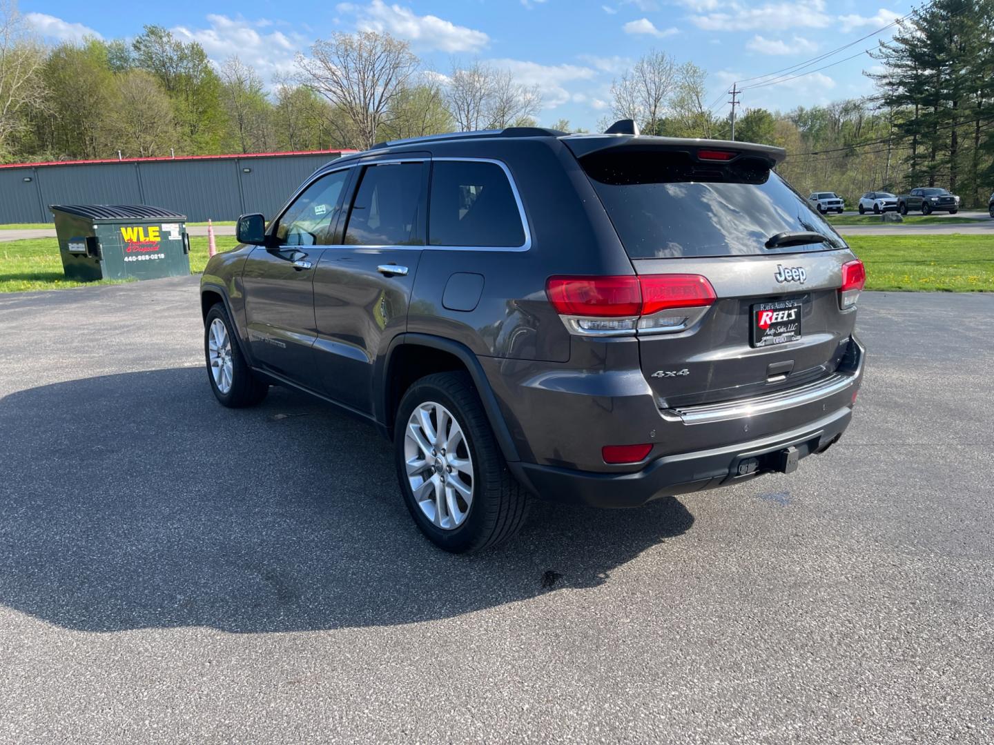 2017 Gray /Black Jeep Grand Cherokee Limited 4WD (1C4RJFBGXHC) with an 3.6L V6 DOHC 24V engine, 8A transmission, located at 547 E. Main St., Orwell, OH, 44076, (440) 437-5893, 41.535435, -80.847855 - This 2017 Jeep Grand Cherokee Limited 4WD is a highly capable and luxurious midsize SUV that effectively balances off-road prowess and comfort. Equipped with the refined 3.6L Pentastar V6 engine and an 8-speed automatic transmission, this model includes ECO and Sport modes to adapt the driving exper - Photo#18